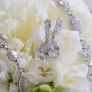 Stunning teardrop earrings